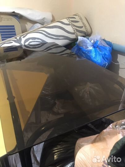 Стол стеклянный