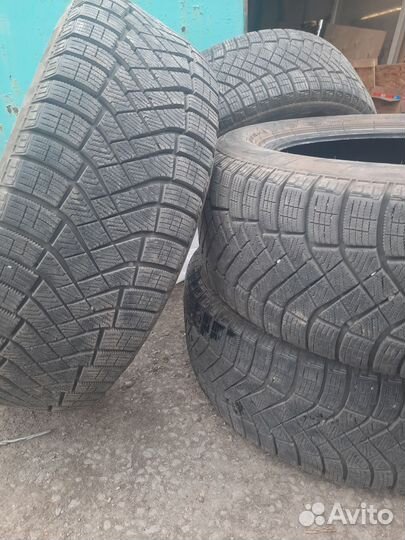 Pirelli Ice Zero FR 255/55 R17