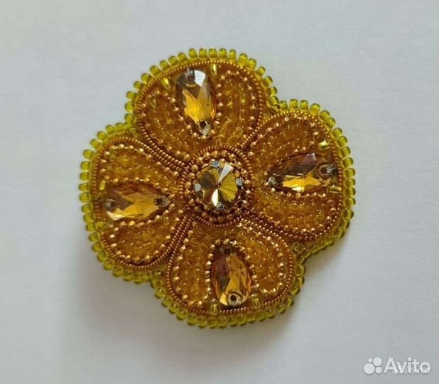 Брошь из бисера