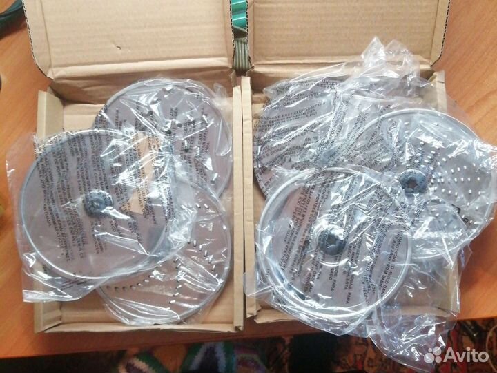 Комплектующие от насадки-овощерезки Kenwood AT340