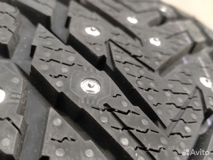 Nokian Tyres Hakkapeliitta 10p SUV 295/40 R21 111T