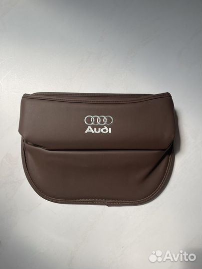 Вставка между сиденьями и консолью audi