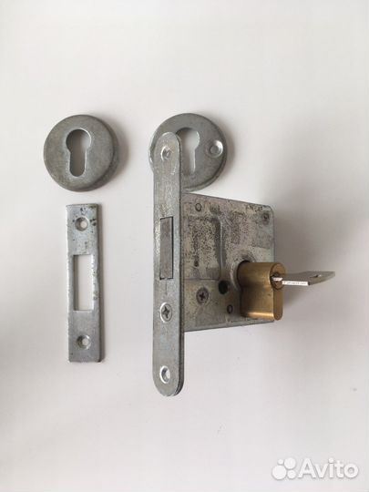 Замок дверной