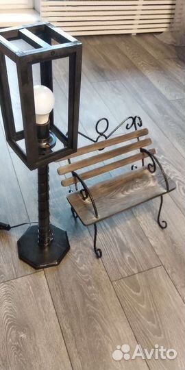 Уличный фонарь и лавка декоративные