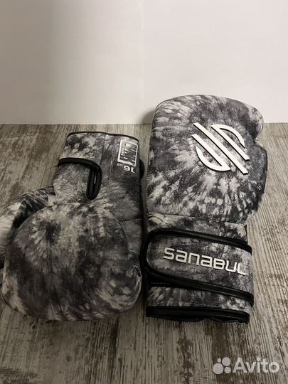 Боксерские перчатки