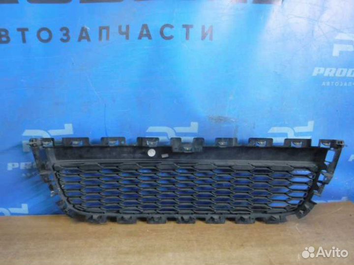 Решетка в бампер центральная Chevrolet Captiva