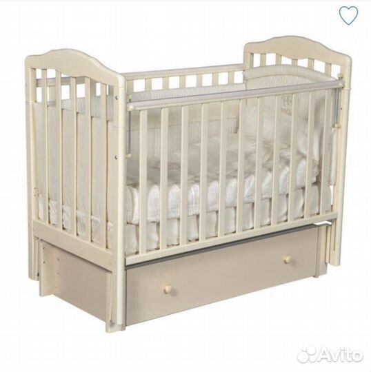 Детская кроватка с универсальным маятником