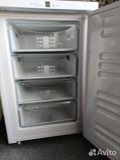 Продам морозильную камеру