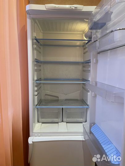 Холодильник indesit