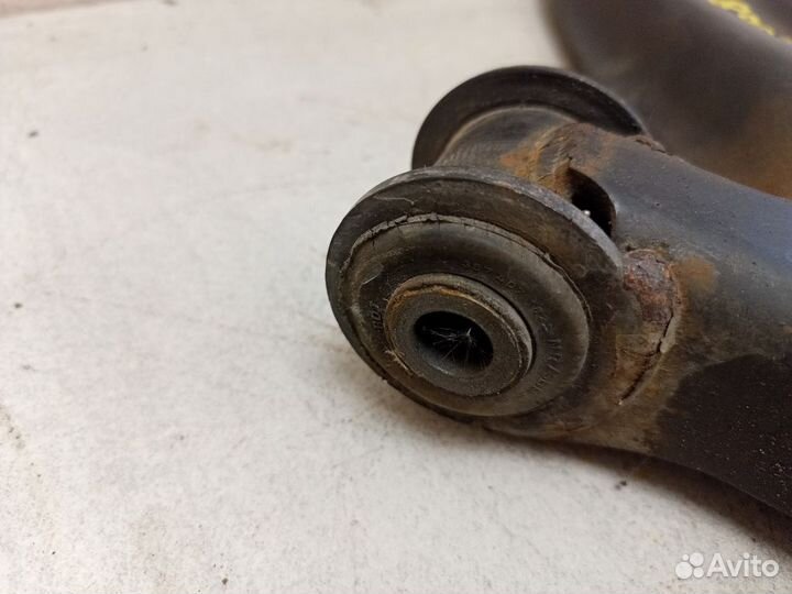 Рычаг передний левый Шкода