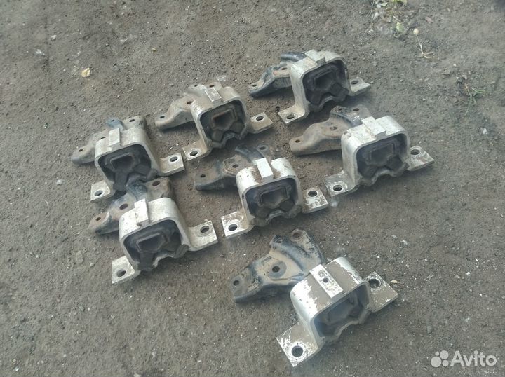 Подушка двигателя Рено Логан