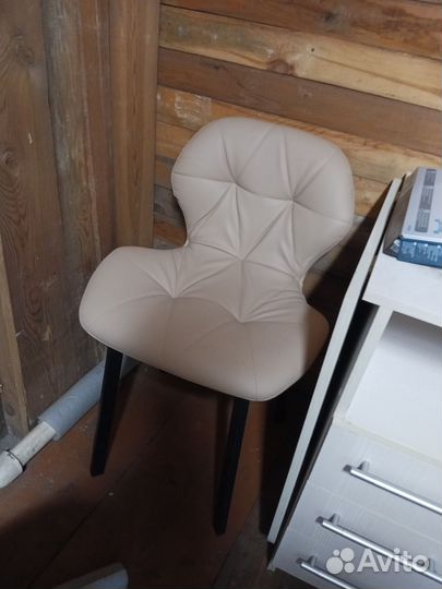 Стул для мастера маникюра