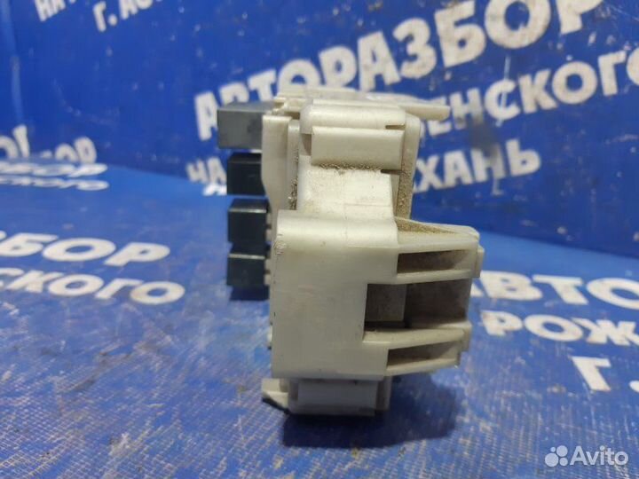 Блок предохранителей Mitsubishi Lancer 9 седан