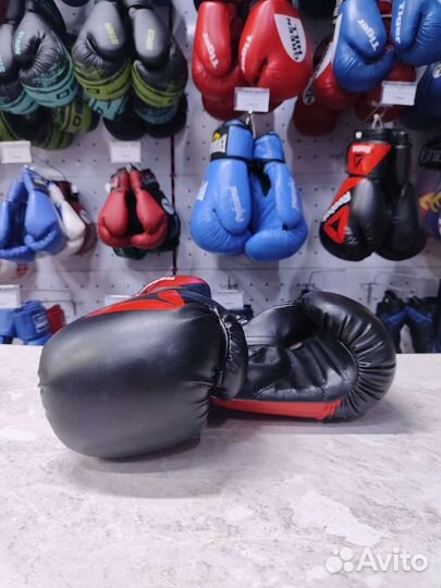 Боксерские перчатки Reebok 10/12 OZ