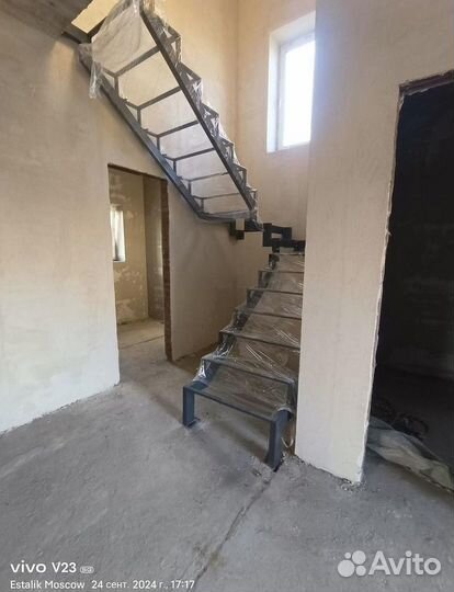 Лестница на второй этаж под ключ