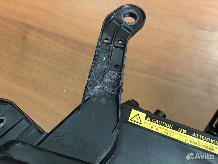 Фара левая ксенон Toyota Land Cruiser 200 12-15г