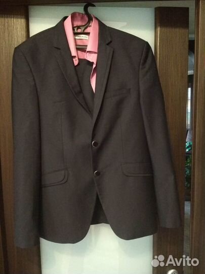 Костюм молодежный приталиный 