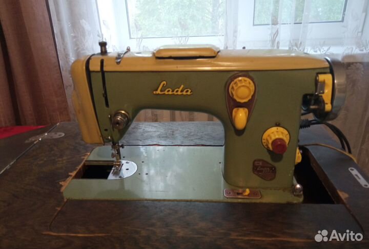 Швейная машина Лада 237-1