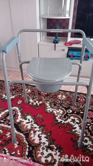 Санитарное кресло туалет