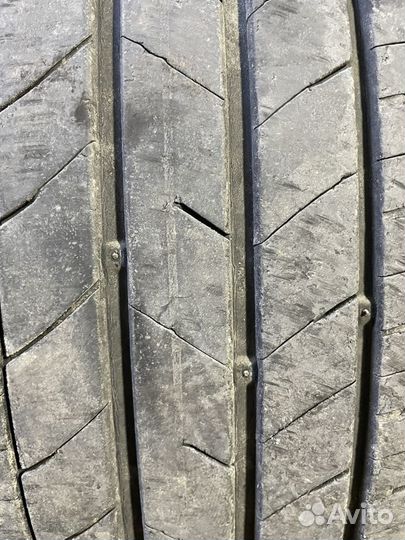 Kumho Ecsta HS52 215/50 R17