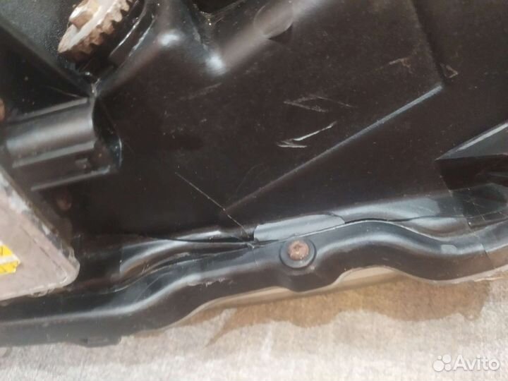 Фара Mitubishi pajero 4