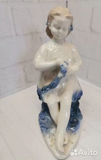 Девочка с венком, Старая Гжель, фарфор, оригинал