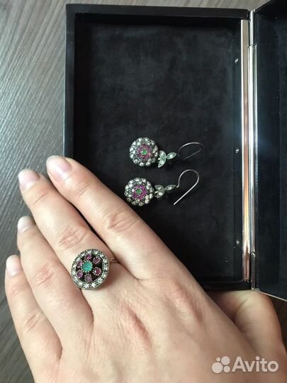 Набор украшений из серебра с камнями