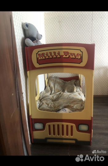 Двухъярусная кровать машина