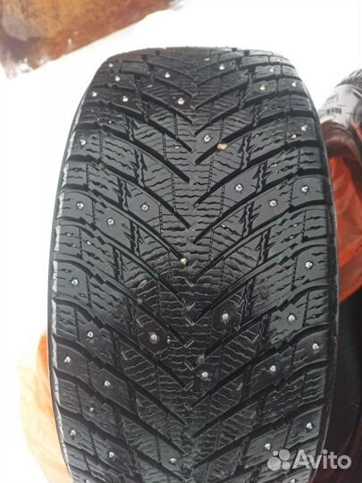 Roadmarch Winter XPro Studs 69 225/45 R17 94H