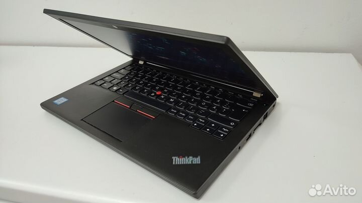 Ноутбук Thinkpad x260 i7-6500/8/256