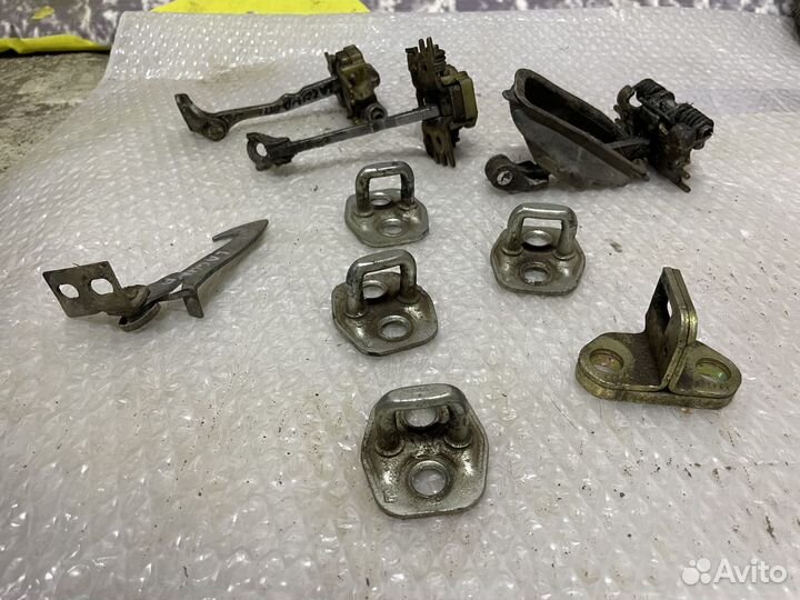 Ответная часть замка двери Ограничитель Laguna 2