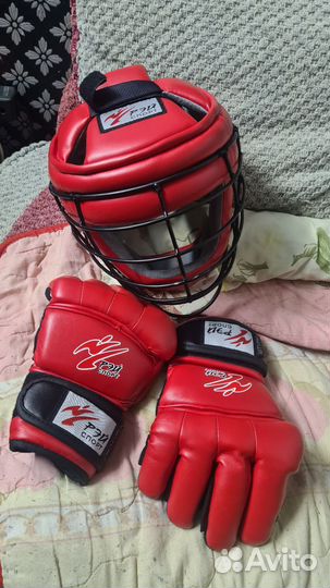 Шлем и краги для единоборств