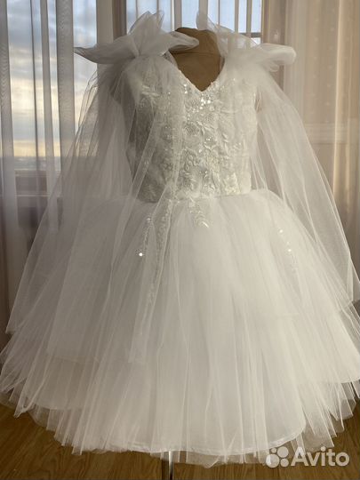 Платье белое