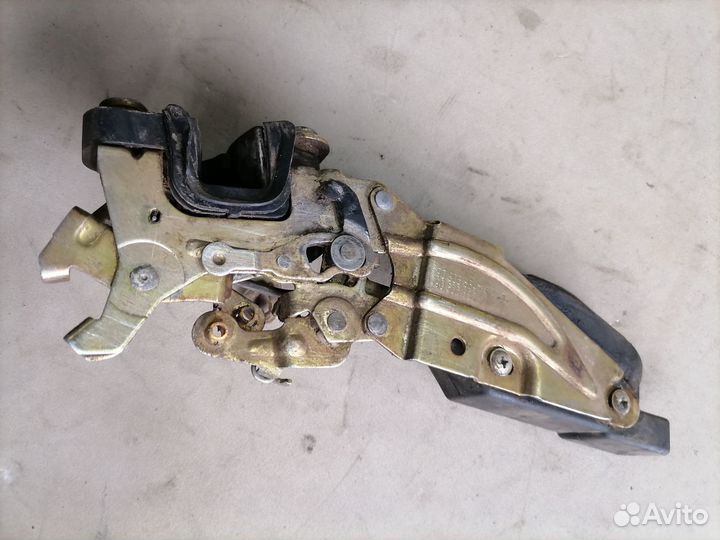 Замок двери перед.правый Opel Vectra A 1988-1995