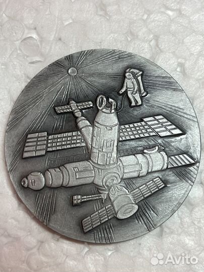 Настольная медаль Космос. Центр управления полетом