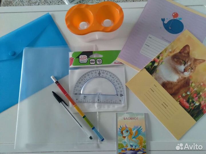 Школьные принадлежности новые