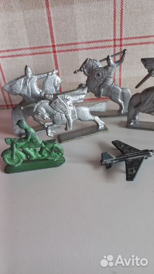 Продаю советские оловянные солдатики