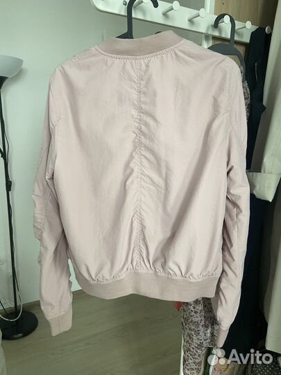 Куртка бомбер bershka