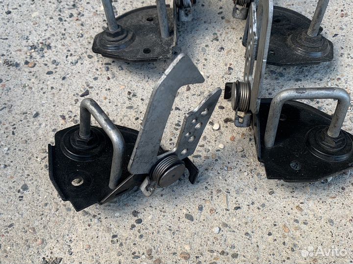 Крюк капота BMW F10