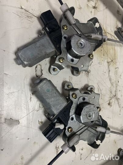 Задний стеклоподъемник Lancer 9