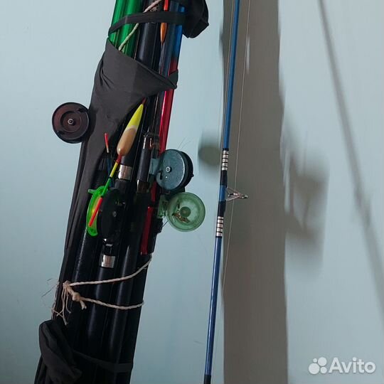 Удочки разные много