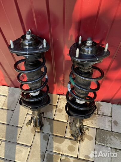 Передние стойки в сборе Honda stepwgn