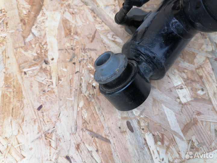 Kia Quoris KH Амортизатор задний правый под пневму