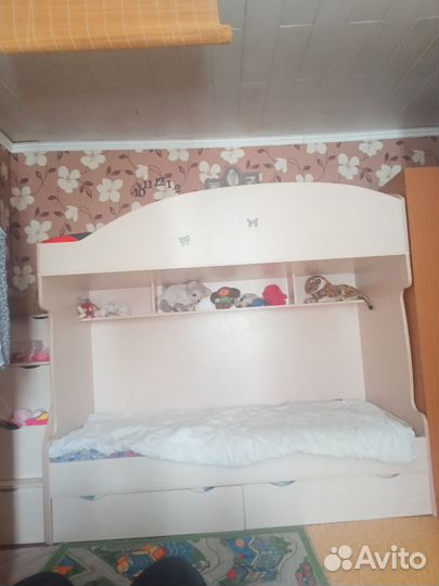 Кровать двухьярусная