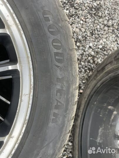 Goodyear UltraGrip Performance 215/55 R17 98