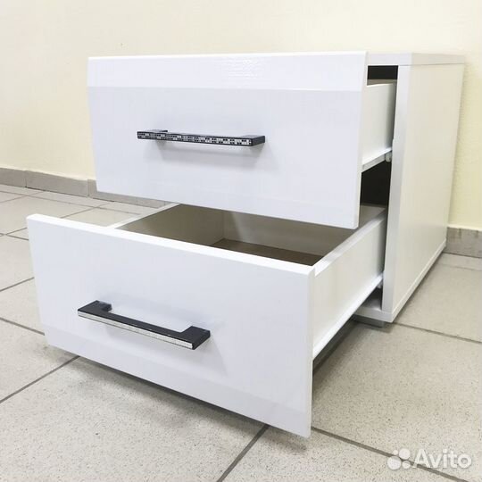 Тумба / прикроватная / с ящиками