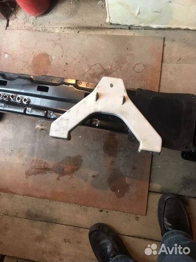 Уселитель заднего бампера