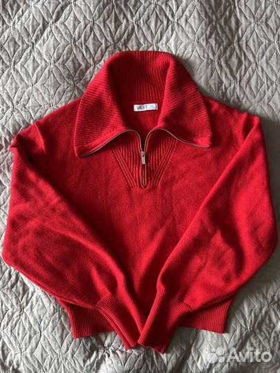 Свитер красный