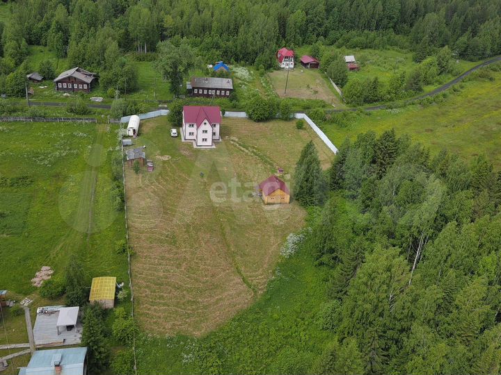 Коттедж 198 м² на участке 40 сот.