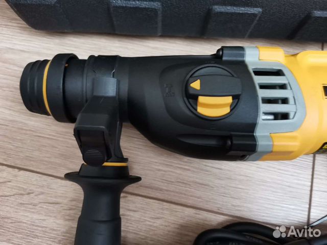 Перфоратор DeWalt 900 Вт